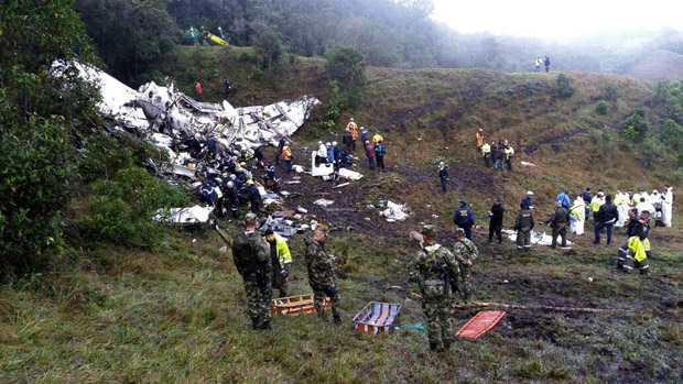 epa05652322 A handout picture provided by the Colombian Air Force shows Rescue teams at the scene of the plane crash in the municipality of La Union, Department of Antioquia, Colombia, 29 November 2016. According to reports, 75 people died when an aircraft crashed late 28 November 2016 with 81 people on board, including players of the Brazilian soccer club Chapecoense. The plane crashed in a mountainous area outside Medellin, Colombia as it was approaching the Jose Maria Cordoba airport. The cause of the incident is as yet uknown. Chapecoense were scheduled to play in the Copa Sudamericana final against Medellin's Atletico Nacional on 30 November 2016.  EPA/COLOMBIA AIR FORCE / HANDOUT  HANDOUT EDITORIAL USE ONLY