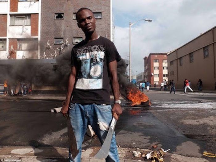 South-Africa-anti-foreigner-riots-620x465_result.jpg